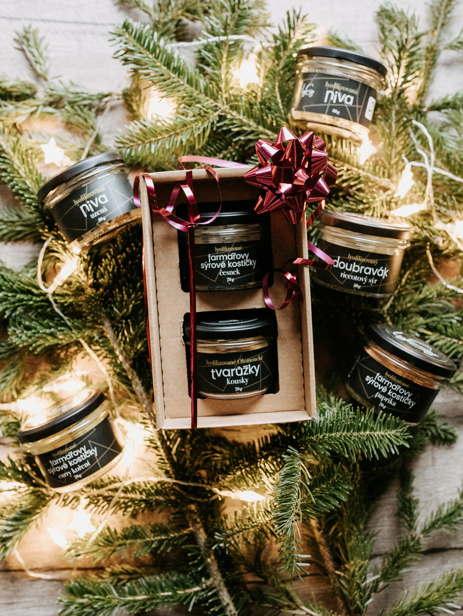 Ruční balení dárkových krabic